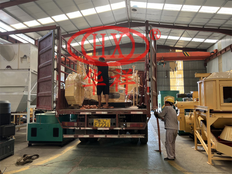 飼料生產(chǎn)線.jpg 飼料生產(chǎn)線.jpg